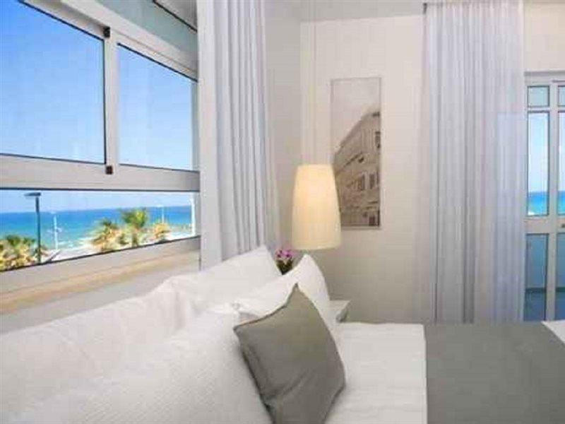 Olive Gordon By The Beach Tel Aviv Exterior photo