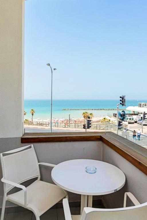 Olive Gordon By The Beach Tel Aviv Exterior photo